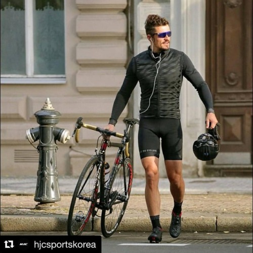pingonow: @orlandobloom in style with @hjcsports Furion in matt/black #rideinstyle #hjcsports #forth