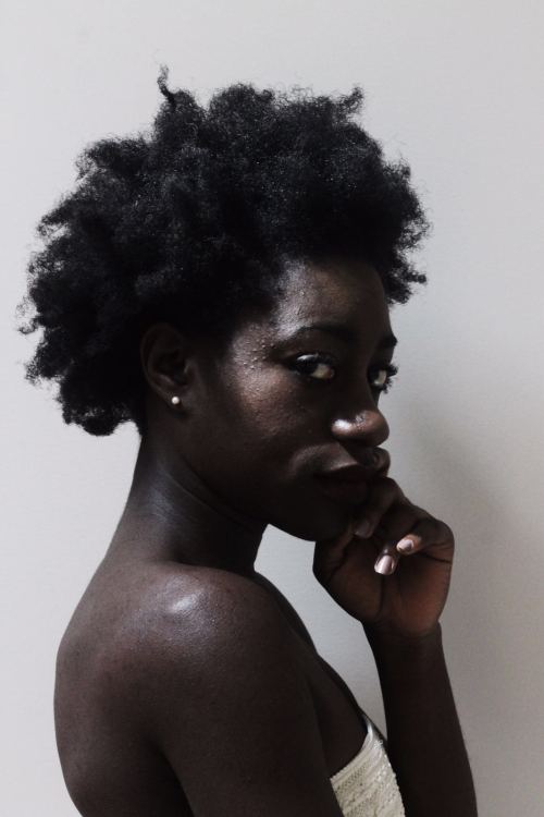 rock-my-boatey: il-caffe-nero-di-lunedi: Photography by: @rock-my-boatey Dark skin season