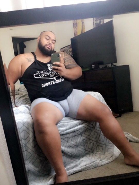 johnnyvalenz:  Blurry mirror thicknaaaaas. porn pictures