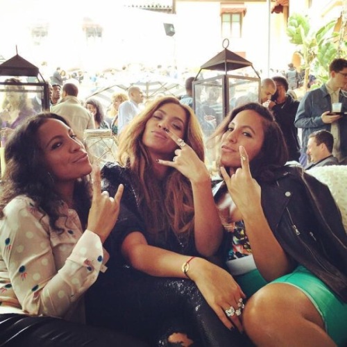 xurbanmusicmagazine:  Jay Z, Rihanna, Kanye West, Kim Kardashian & More Attend Roc Nation Pre-Grammy Brunch 2015 PHOTOSIf there’s one extravaganza to go to during Grammy Awards weekend it’s the annual Roc Nation brunch. The pre-Grammy soiree was