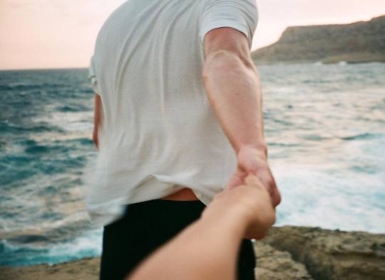 zonaurbanz: He didn’t have to pull her to get her to go to the edge with him. She would follow him there, to feel the thundering punches of the sea’s powerful surf. It fueled her to be filled with such energy. It was that he wanted her to experience
