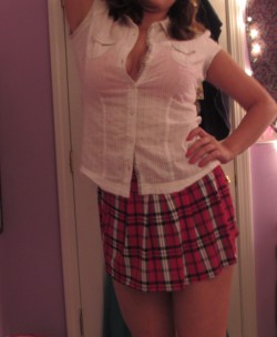 tapestries-and-travesties:  There’s just something about a little plaid skirt that makes me feel extra naughty…