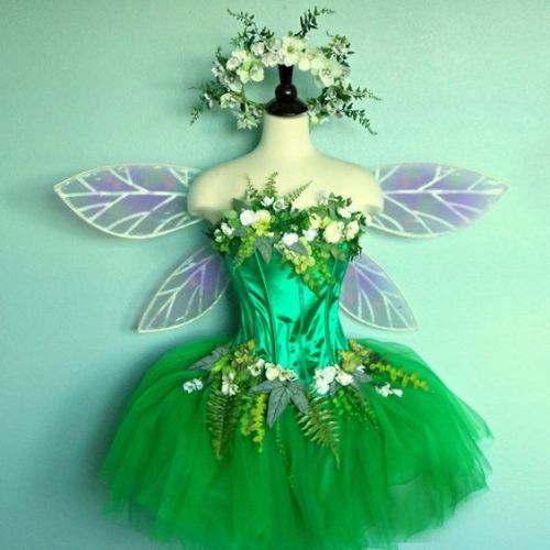 Here is what I found for green corset costumes. My corset also has the gold floral vine pattern, so 