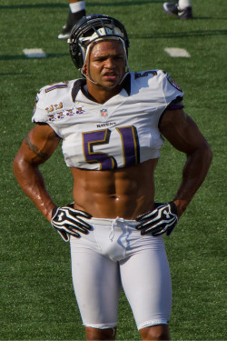 mancrushoftheday:  Photo: Brendon Ayanbadejo #muscle #abs #superbowl     The Man Crush Blog / Facebook / Twitter  A gay rights advocate in the Super Bowl.  Why I am hoping Baltimore wins.