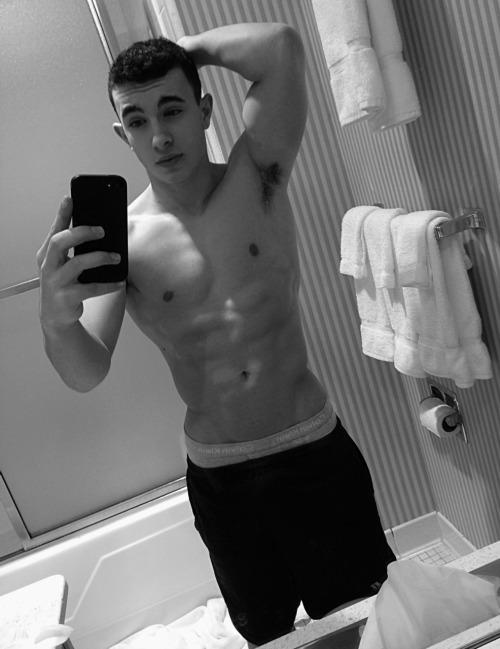 gymnastkid589:I may not be the best looking guy but at least my personality isnt shitty 😏