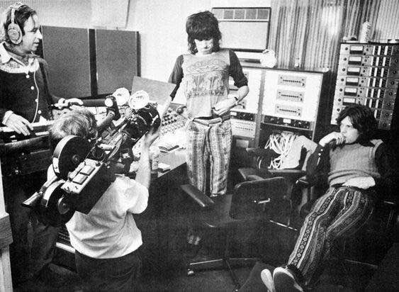 lickmypepsicola:  it looks like they’re shooting a porno &amp; i’m not sure