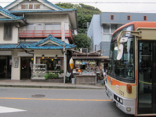 長谷、鎌倉 Hase, Kamakura There is a giant buddha here. We visited it.