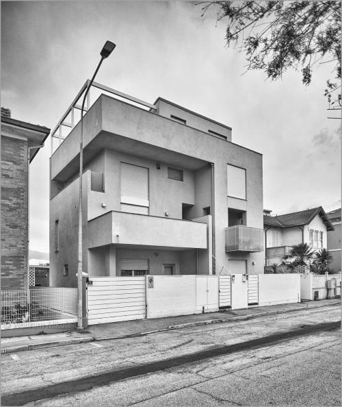 Cubed. Lungomare Goffredo Mameli, Senigallia (AN), Italy.   Photo:  © Wolfram Mikuteit