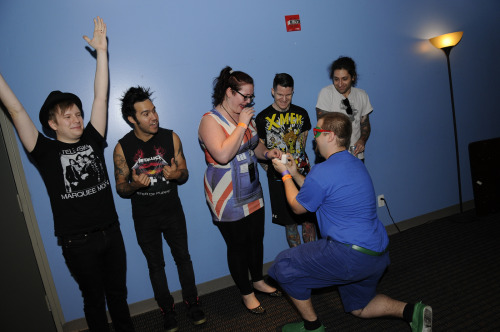 rhymenocerous:  uriesays:  ARE WE NOT GOING TO TALK ABOUT PATRICKS REACTION???  he’s like a sim 