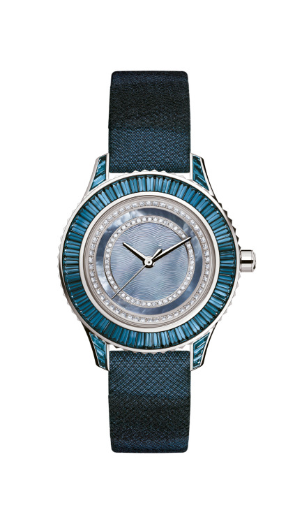 Dior Grand SoirNuance of the Monochromes Aquamarine, tsavorite green, chromifere tourmaline. At firs