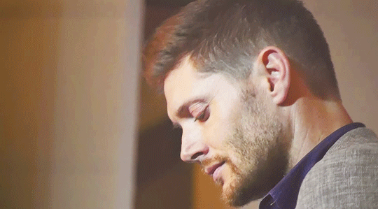 sensitivehandsomeactionman:  Jensen listening to Jason singing Crazy Love [x]