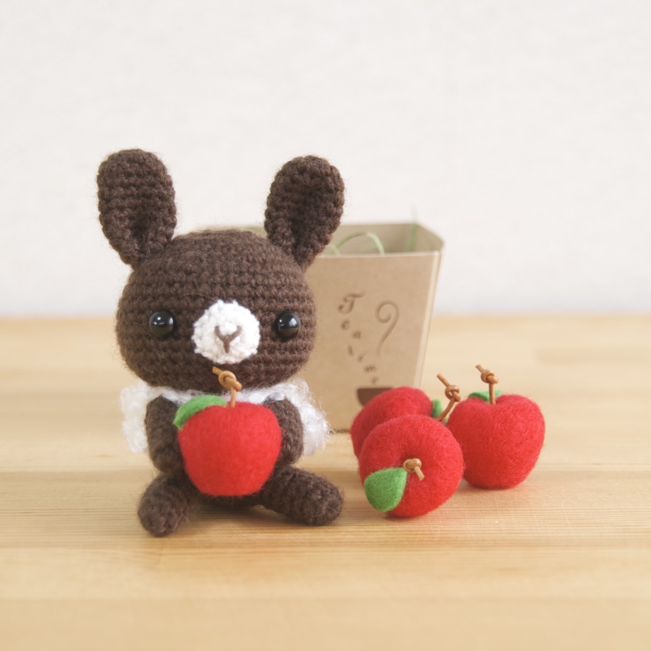 omakeno:  🐻🍎🐰🍎