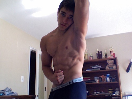 squiners:  ivanbleh:  x  🌸pretty, pale and male🌸