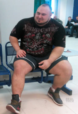 real-thick:  Massive Powerbrute at the Airport