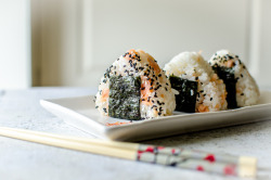 thecraving:  Salt-Grilled Salmon Onigiri