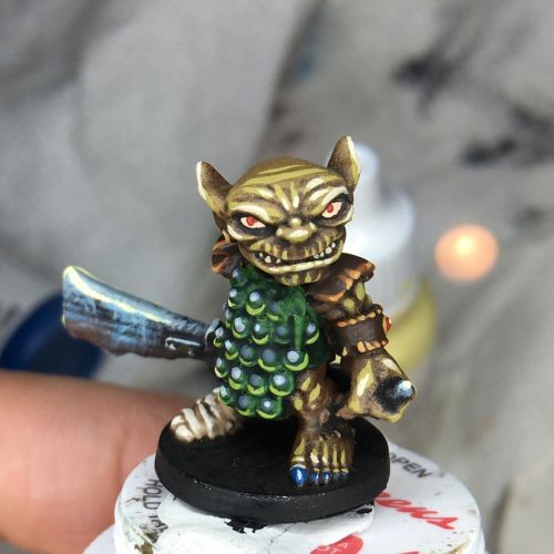 More from my mini midlife crisis. Yet another goblin sculpted by @duncan_shadow_louca and painted by