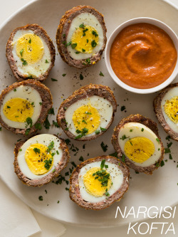 do-not-touch-my-food:  Nargisi Kofta with Masala Dipping Sauce  Ooooo fancy scotch eggs