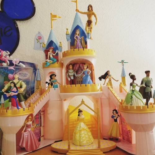 My Valentine @smkochya220 got me a sparkly pink Disney Princess castle and it is the best. #love #ha