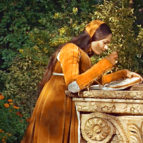OLIVIA HUSSEY As JULIET CAPULET In ROMEO & JULIET (1968) Dir. Franco Zeffirelli
