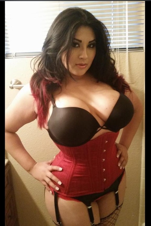 curvy-girls-only:  Cosplayer Ivy Doomkitty adult photos