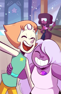 kkdraws:  Art Trade with @therealrealpearl !!! So much is happening in SU right now, so it was nice doing some chill fanart for the show! I just want the gems to be happy and play around with Pearl’s phone ;v; 