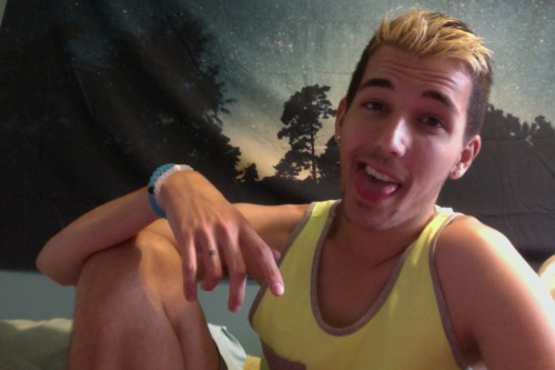 zackisontumblr:  feelin’ myself, back off,cause I’m feelin’ myself, jack offhe be thinking about me when he whacks offwhacks on? wax off