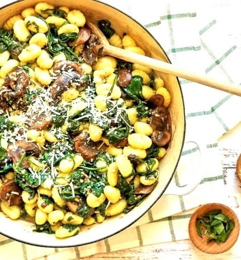 Vegetarian Gnocchi with Spinach and Mushroom-Butter Sauce
In this simple and fast vegetarian gnocchi recipe, spinach and mushrooms are sauteed in butter to create a cheesy sauce that coats every nook and cranny of pasta.