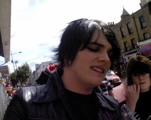 placestogo-peopletopissoff:My actual reaction to life
