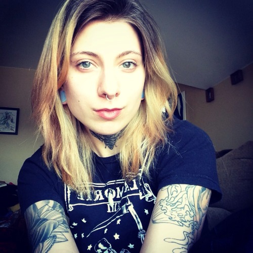 eatmynarcolepsy:  I am so bored. 