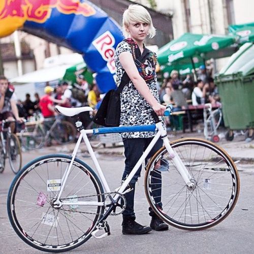 javi-ballestero:#fixie #piñónfijo #onespeed #fixiedgear #fixieporn #bikegirl #fixiegirl #girlbike #f
