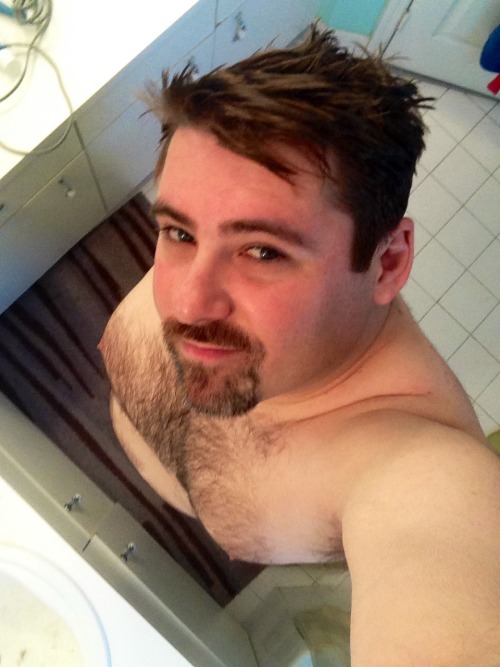 cutecubs:  electricunderwear:  tribears:  Fresh out of the shower :)  Nice!  cute face, big hairy tts and gut 