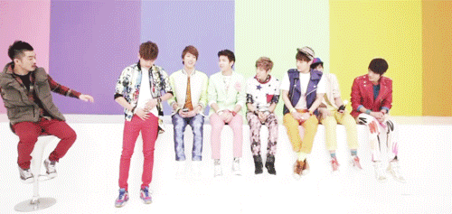 d-ongwoo:  the others including hoya take a look at hoya’s lovely abs (๑ ᴖ _ ᴖ ๑) 