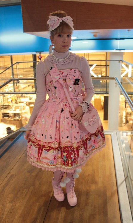 sweetnatsu: Today`s outfit! I`m so sad that I couldn`t go to Hellocon. I would have wanted to see Mi