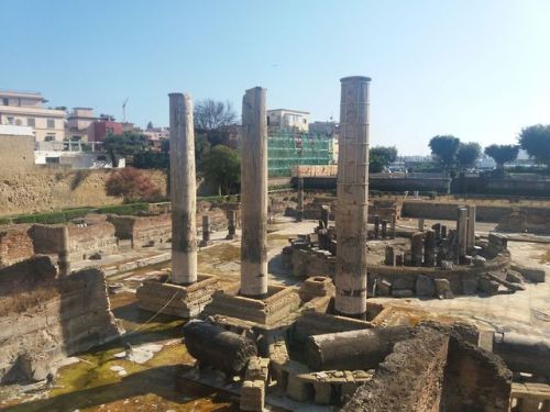 Macellum, PozzuoliA large Roman shopping mall from Flavian era. Location must have been pretty good 