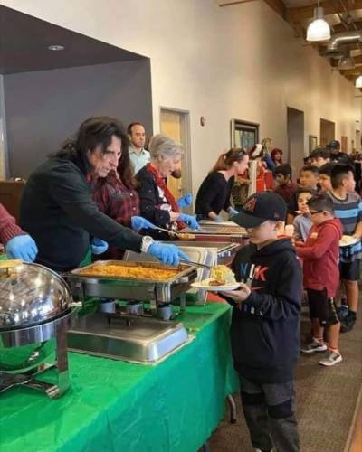 dutchessdemented:Alice Cooper feeding people at a food bank. The kids have NO idea.🧡