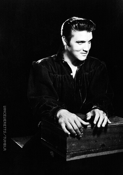 vinceveretts:  Elvis during the “Love Me Tender” photoshoot session, photographed