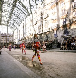 hautebasics:  Incredible Atmosphere at Chanel’s Spring/Summer