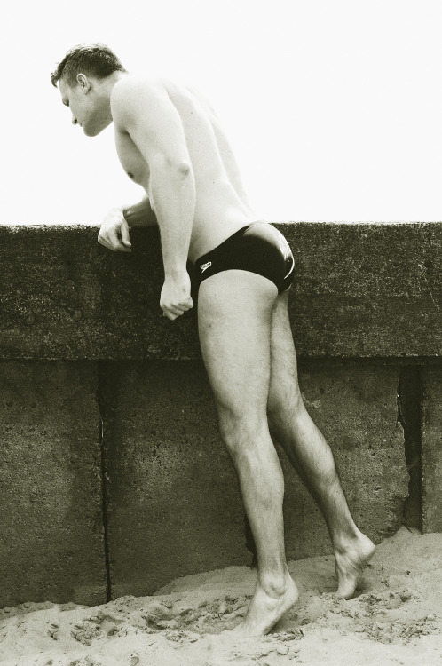 tautspeedos:  Perfection here of the #beefcake on tippy toes w beautiful #back & #taut #bum in #Speedos