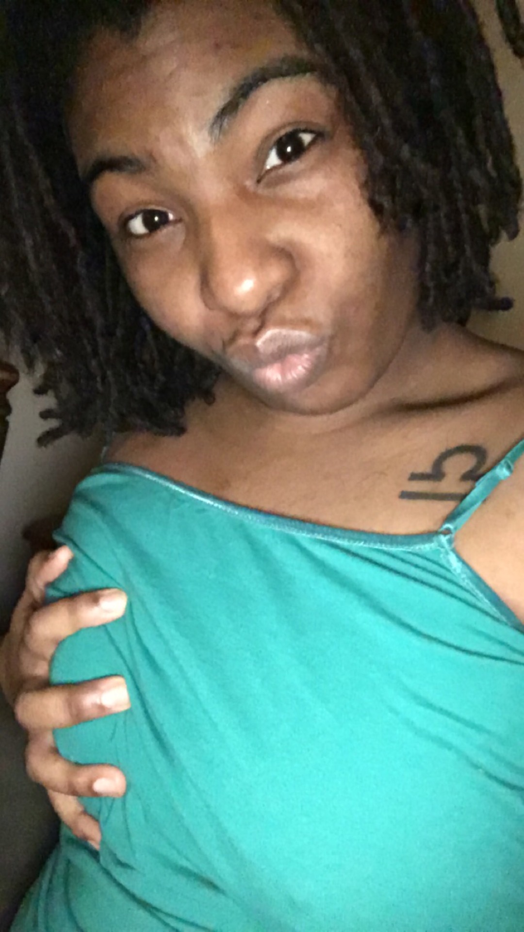 curvesncurls:  curvesncurls:  I was so unprepared #HappyBlackOut💋👑 SC: Oohheygigi