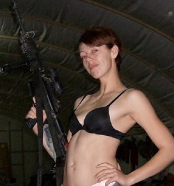 mymarinemindpart2:  Army girl showing off
