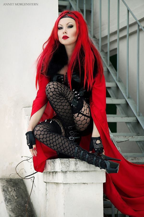 gothicandamazing:  Model, MUAH, style: Annet MorgensternPhotographer: Vitaly PurtovWelcome