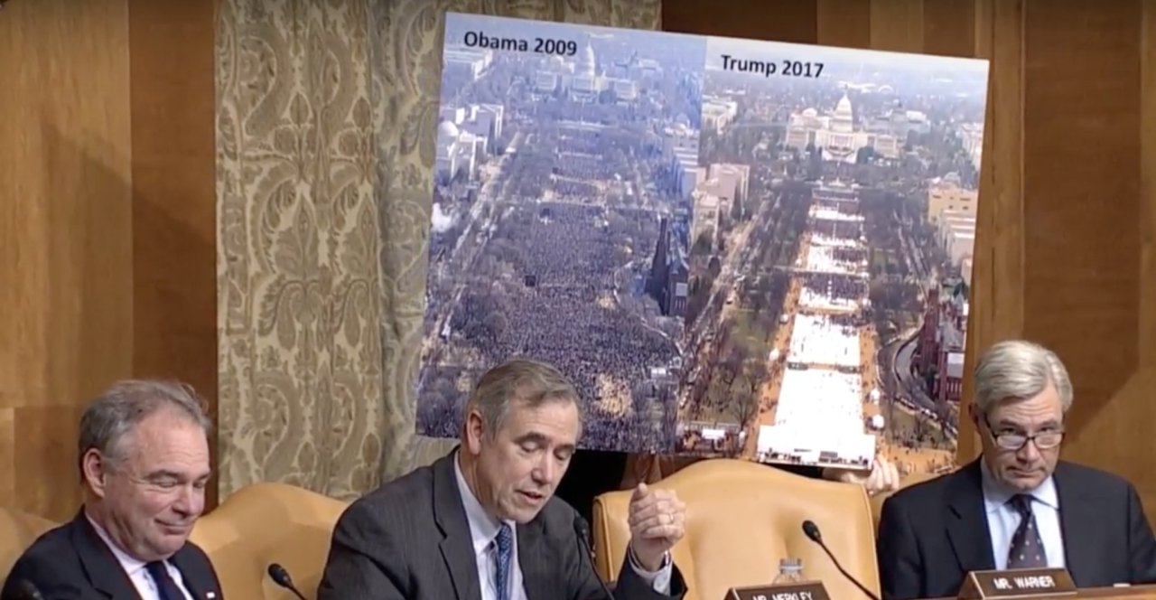 erikacpataki: torrentofbabies:   floorcharts: Senator Jeff Merkley (D-Oregon) poses