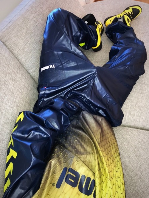 pumaboy: adidaswanker: Having a shiny silky moment with myself in gear  mmm wanna join !