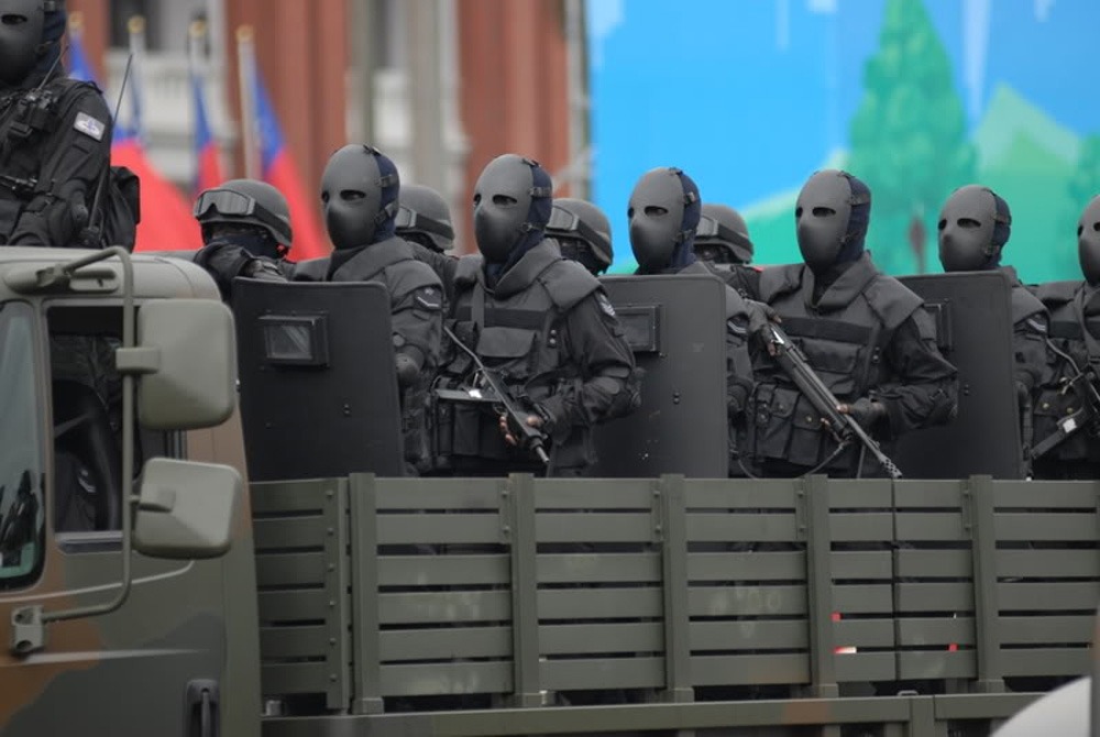 Black MaskTaiwanese soldiers with an interesting, if not intimidating piece of equipment.