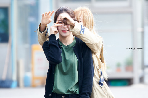 fy-yongsun: 160408 Solar &amp; Moonbyul @ Music Bank © Mooruck | do not edit or crop the lo