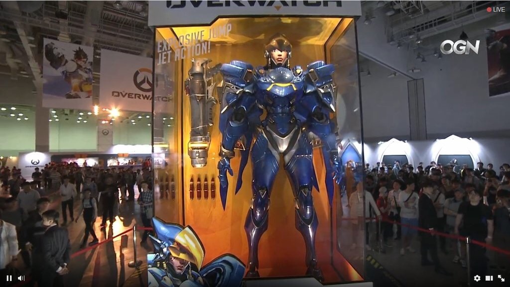 neme303:  yoshthelazyauthor:  neme303:  djlegz:  hierojux:  Pharah  so dope   H̲̣͓OW