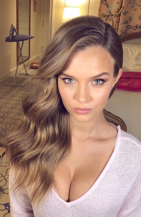 joskriverdaily:  #BTS #VictoriaSecret with the stunning @josephineskriver 💄 @taliasparrowmakeup #josephineskriver #vs
