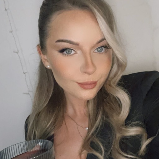 cerysrose22-deactivated20230302:I’m a naughty girl who deserves to be spanked to tears then put into the corner with her bare bottom on full display for everyone to see. 