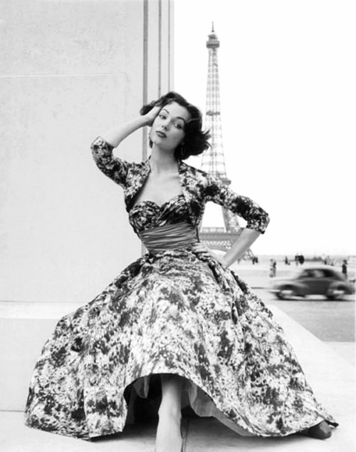 wehadfacesthen:  Ivy Nicholson in Paris wearing a gown by Maggy Rouff, 1953