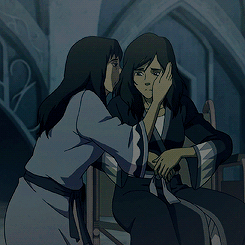 lokgifs:  korra + [ hugging ] her mom for   llaracrofts     that last too T T